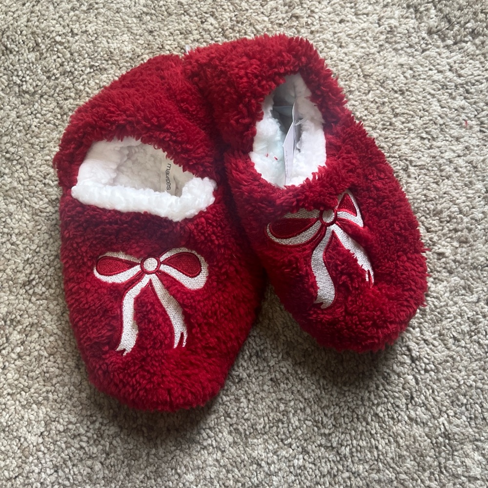 Maurices s/m Red Fuzzy Slippers nwt